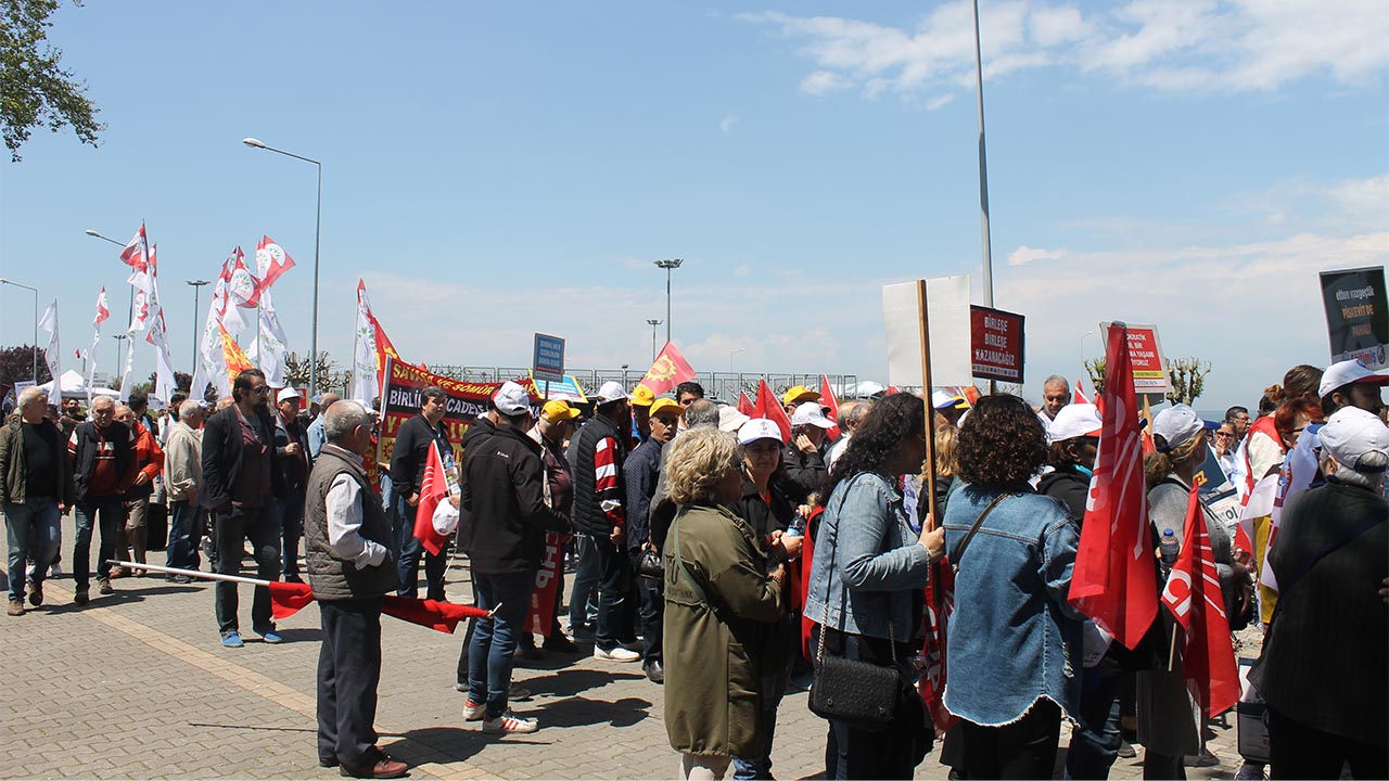 Kortej Deprem Anıtında Toplandı 2