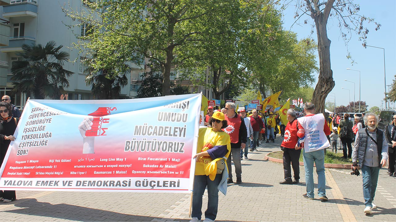 Kortej Deprem Anıtında Toplandı 4