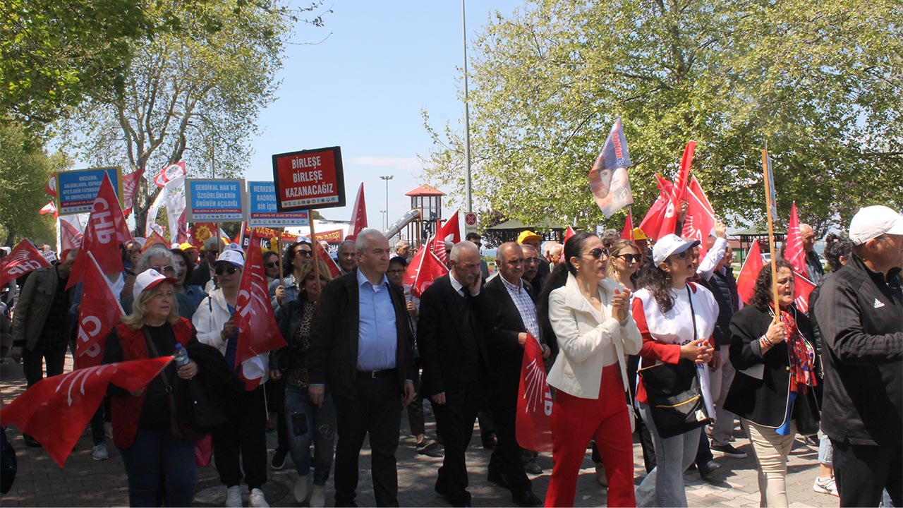 Kortej Deprem Anıtında Toplandı10