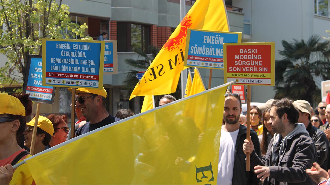 Kortej Deprem Anıtında Toplandı8