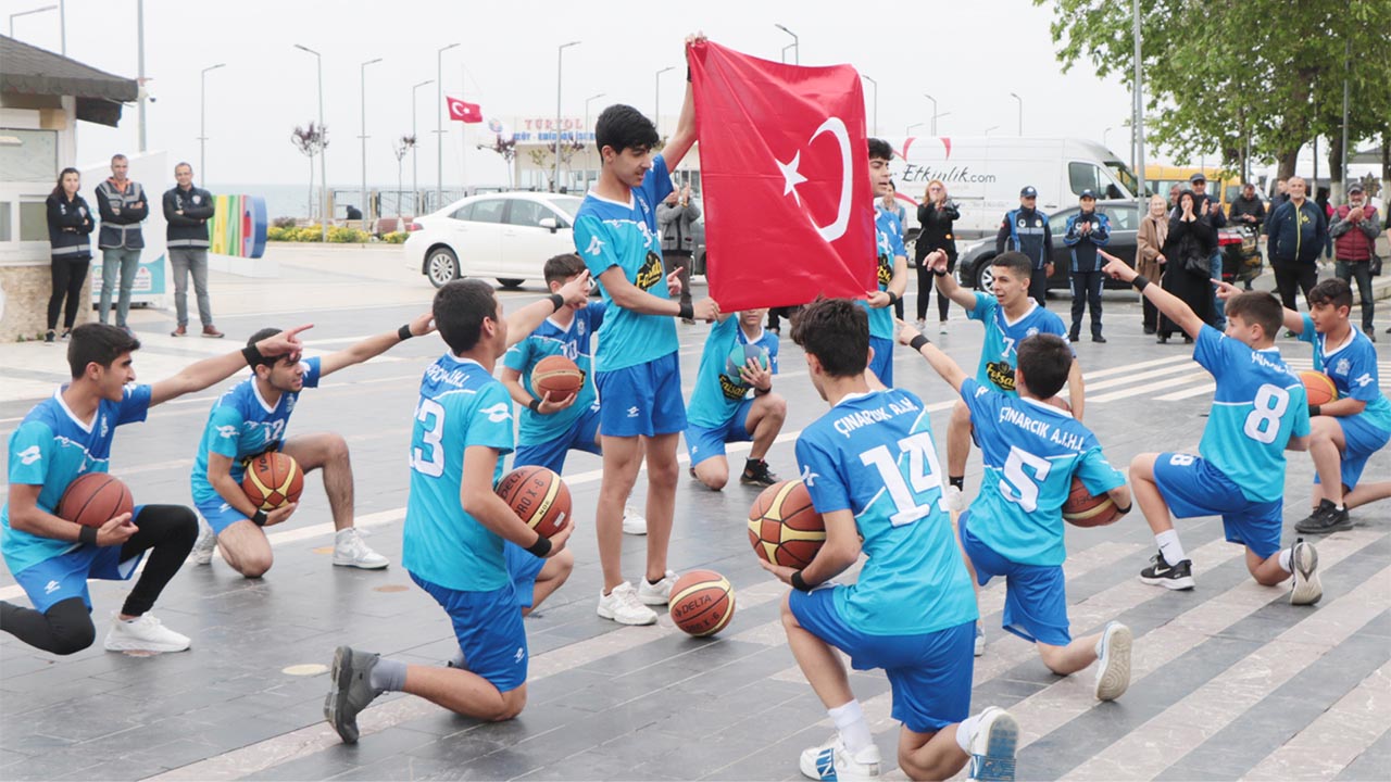 Çınarcık’ta 19 Mayıs Atatürk’ü Anma Gençlik Ve Spor Bayramı Coşkusu (8)