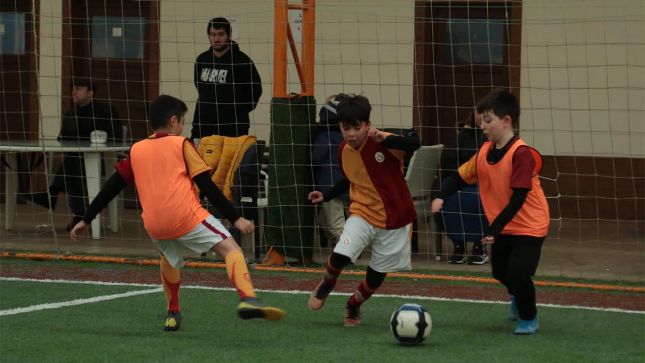 Barbaros Şahin, Galatasaray Futbol Okulu’nda Yıldız File Bekçiler Yetiştiriyor3