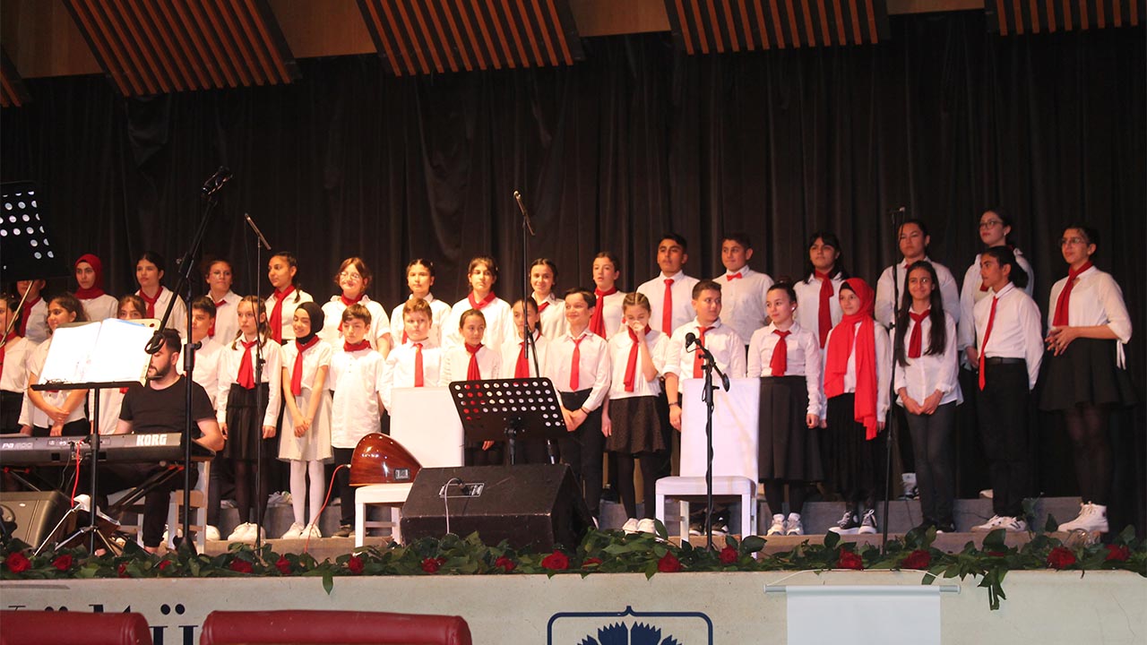 Abdulhamit Han Ortaokulu’ndan Türk Halk Müziği konseri (2)