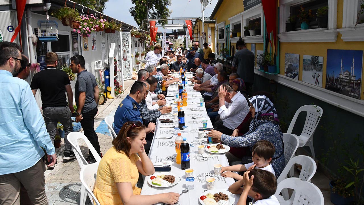 AK Parti’li vekiller aşevi açılışına katıldı (3)