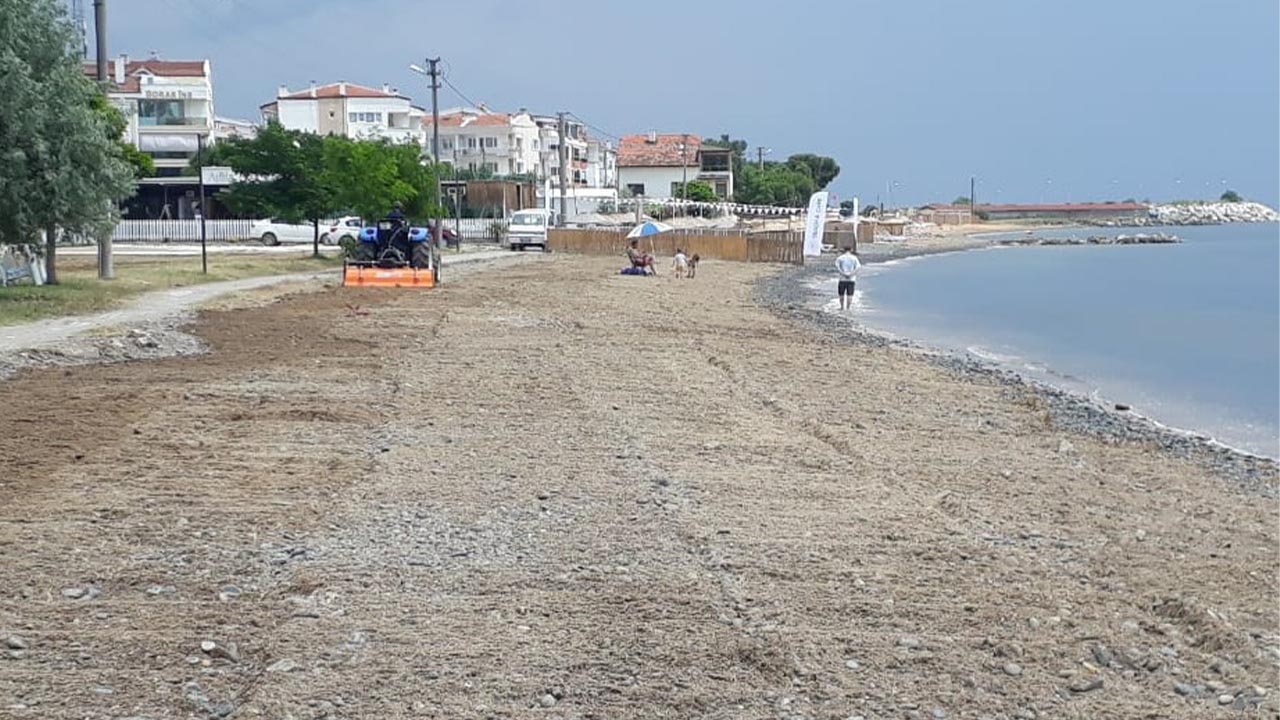 Armutlu Belediyesi’nden Sahil Temizliği (1)