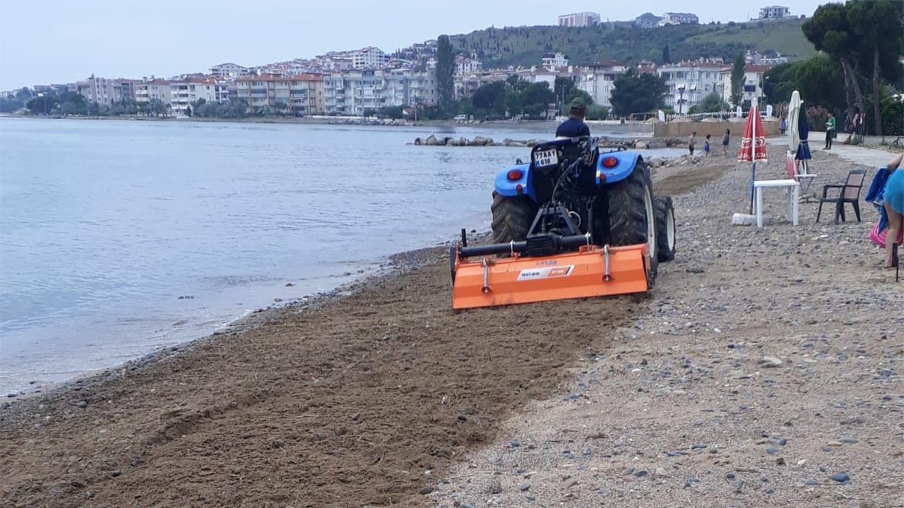 Armutlu Belediyesi’nden Sahil Temizliği (5)