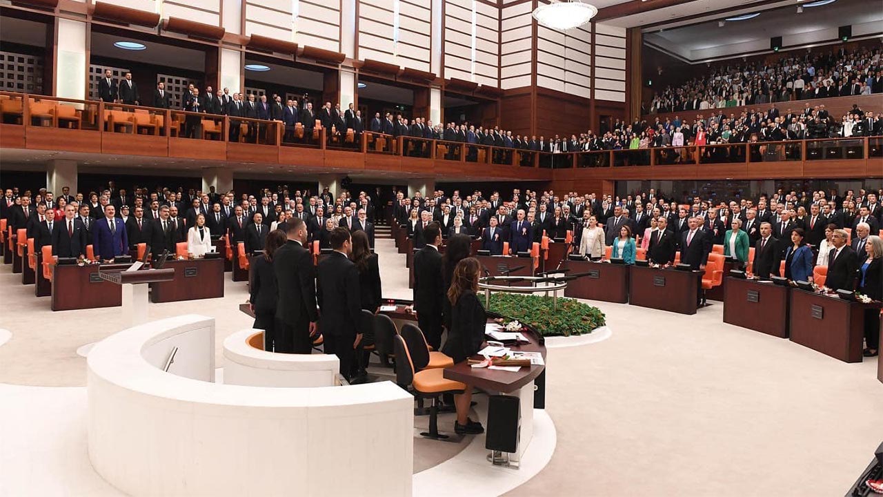 AK Parti’li Akyol, mecliste yemin etti (4)