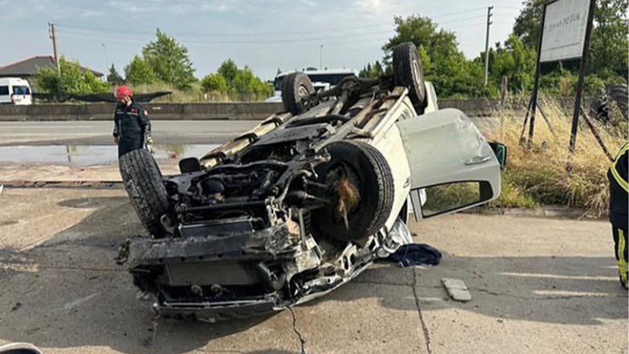 Taşköprü Mevkii’nde maddi hasarlı trafik kazası (1)