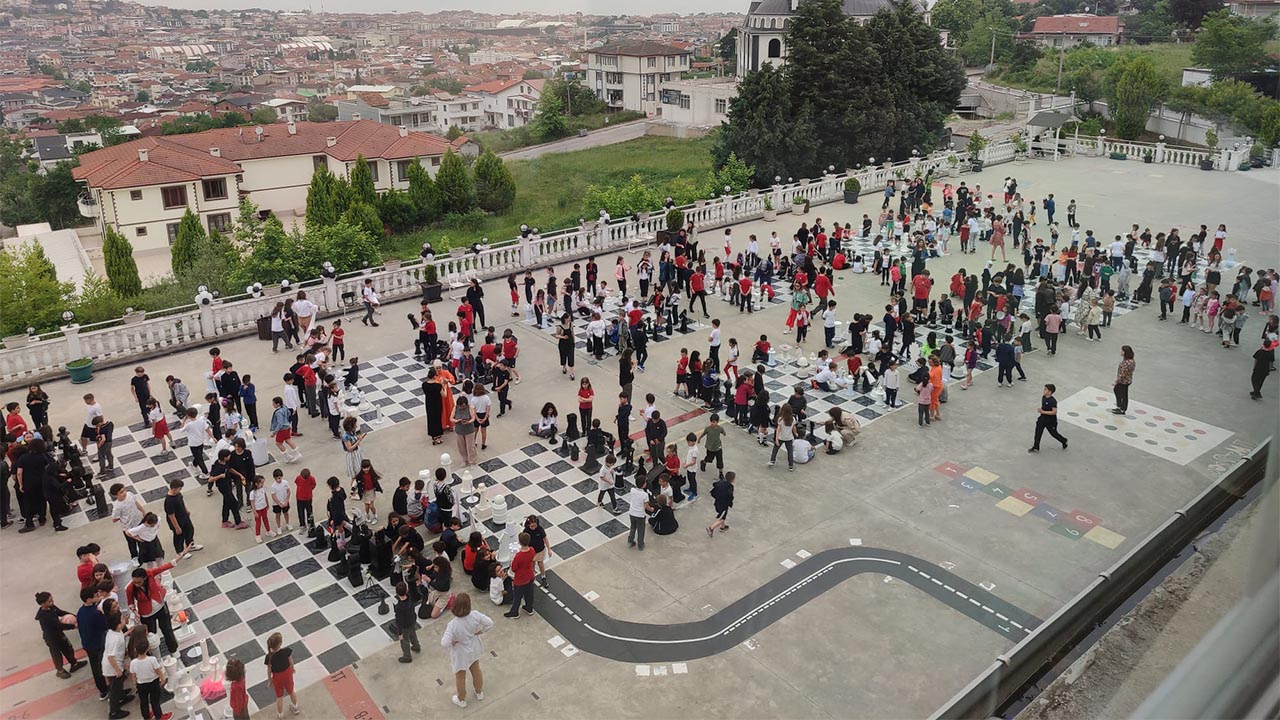 Güçlü Okullarından “Street Chess”7