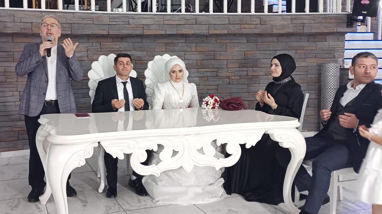 Çiftlikköy İlçe Müftüsü Ulusoy, resmi nikah kıydı (1)