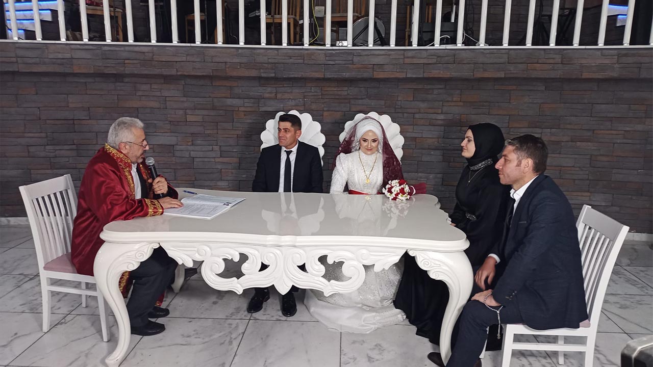 Çiftlikköy İlçe Müftüsü Ulusoy, resmi nikah kıydı (2)