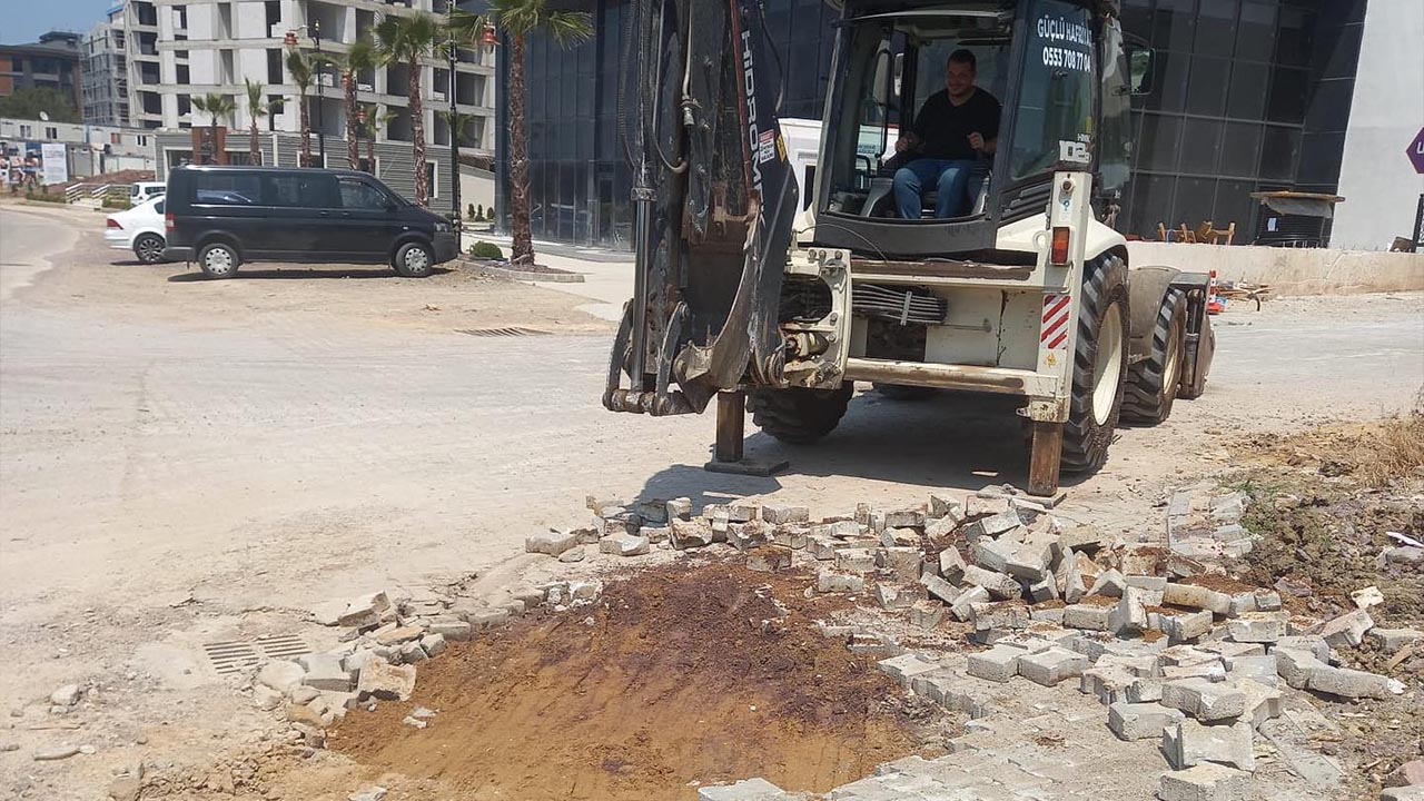 Kadıköy’de bozuk yollar yapılıyor (1)