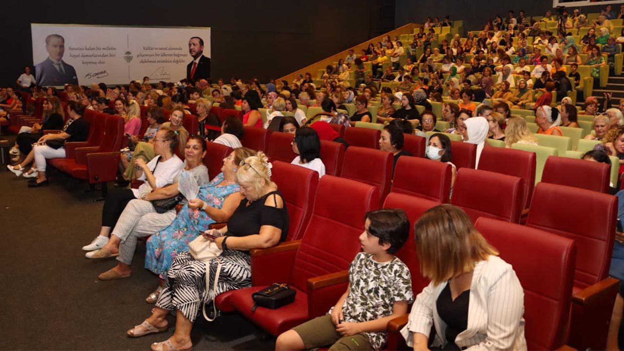 ‘Bir Şehnaz Oyun’ kadınlar için sahnelendi (1)