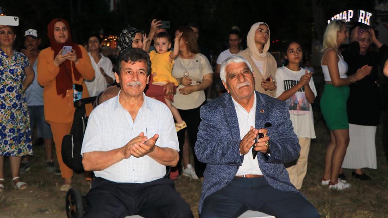 ÇİFTLİKKÖY'DE GENÇLİK FESTİVALİ KONSERLERİ BAŞLADI6