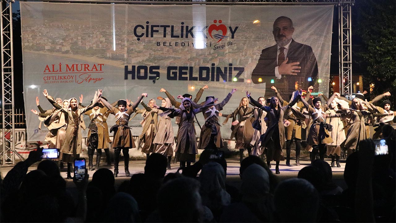 ÇİFTLİKKÖY'DE TUFAG RÜZGARI ESTİ (3)