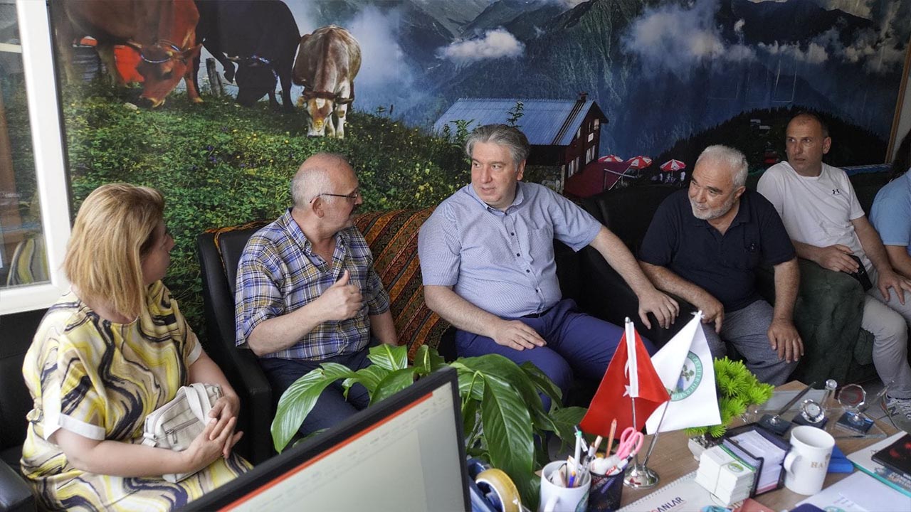 Rektör Bahçekapılı, Yalova Rizeliler Derneği'ni Ziyaret Etti (7)