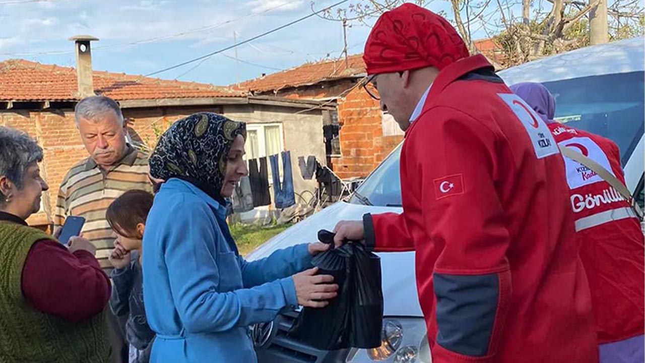 Türk Kızılayı Saha Çalışmalarını Sürdürüyor (1)