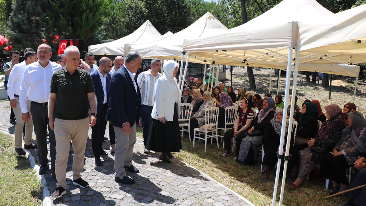 Vekil Akyol ve Başkan Soyer, anma törenine katıldı (5)