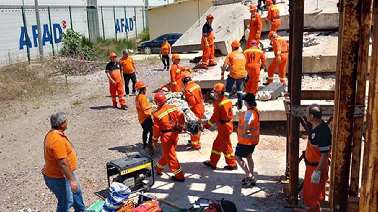 Yalova'da gönüllülerden arama kurtarma tatbikatı3