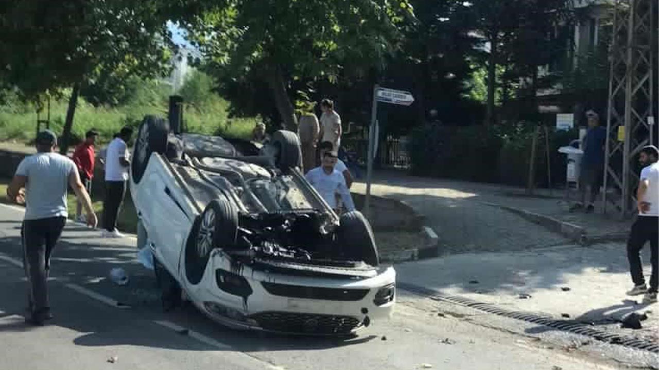 Yalova’da otomobil takla attı 3 çocuk yaralı (1)