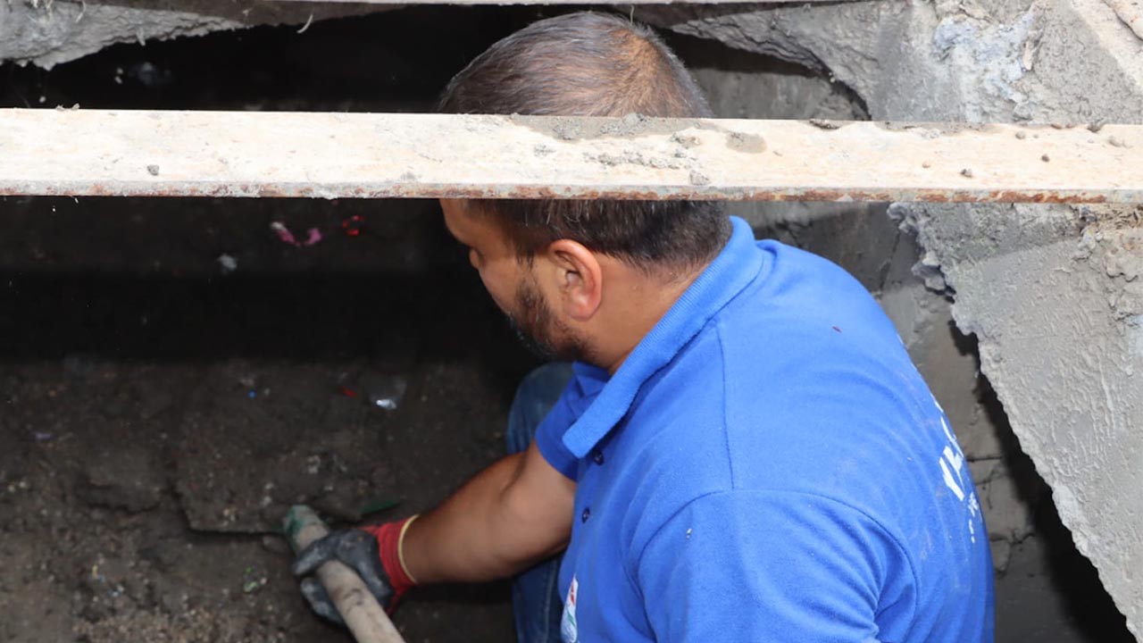 Menfez, mazgal ve yağmur suyu hatları temizleniyor (2)