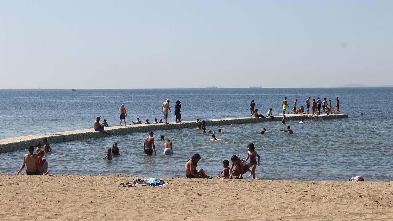 Akasya Plajı doldu taştı (2)