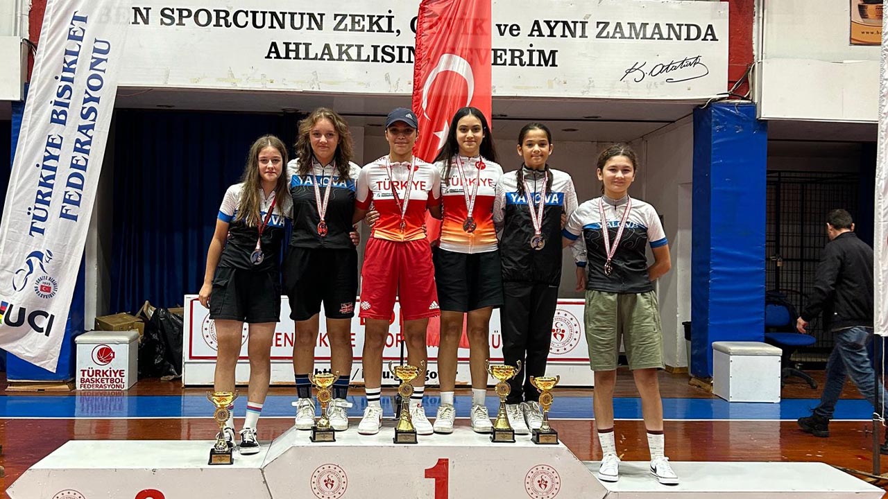 Bisikletçiler Madalya ile Döndü