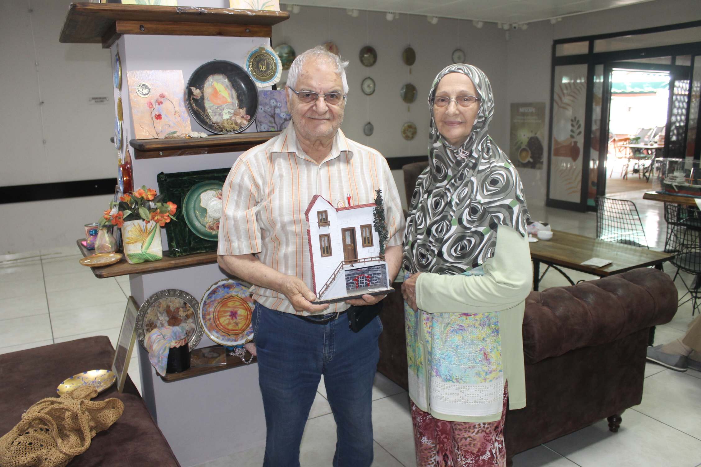‘Yaşlanmamak için sanatla uğraşalım’  (1)