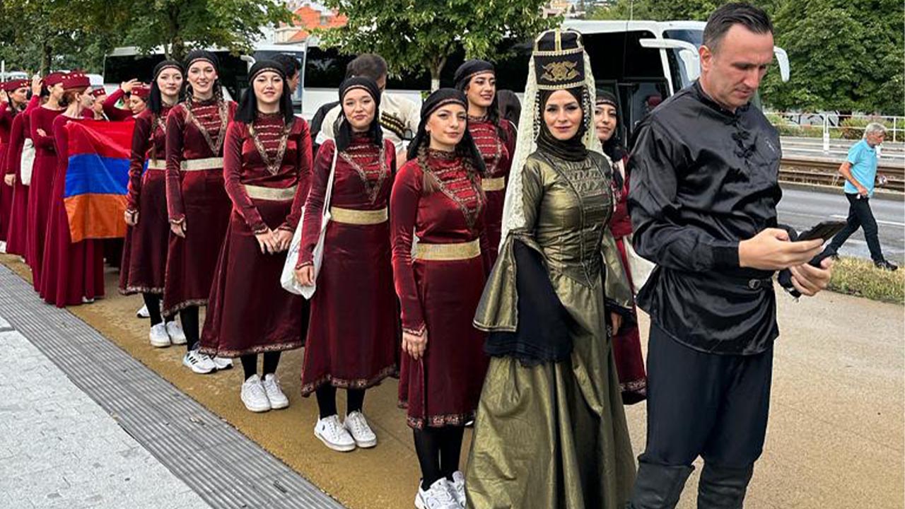 YAÜ Folklor Ekibi Prag’da Gösteri Düzenledi2