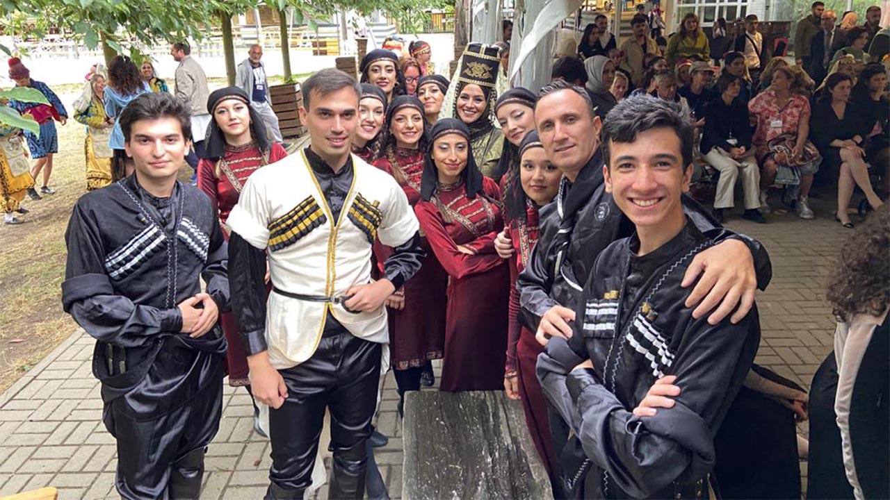 YAÜ Folklor Ekibi Prag’da Gösteri Düzenledi3