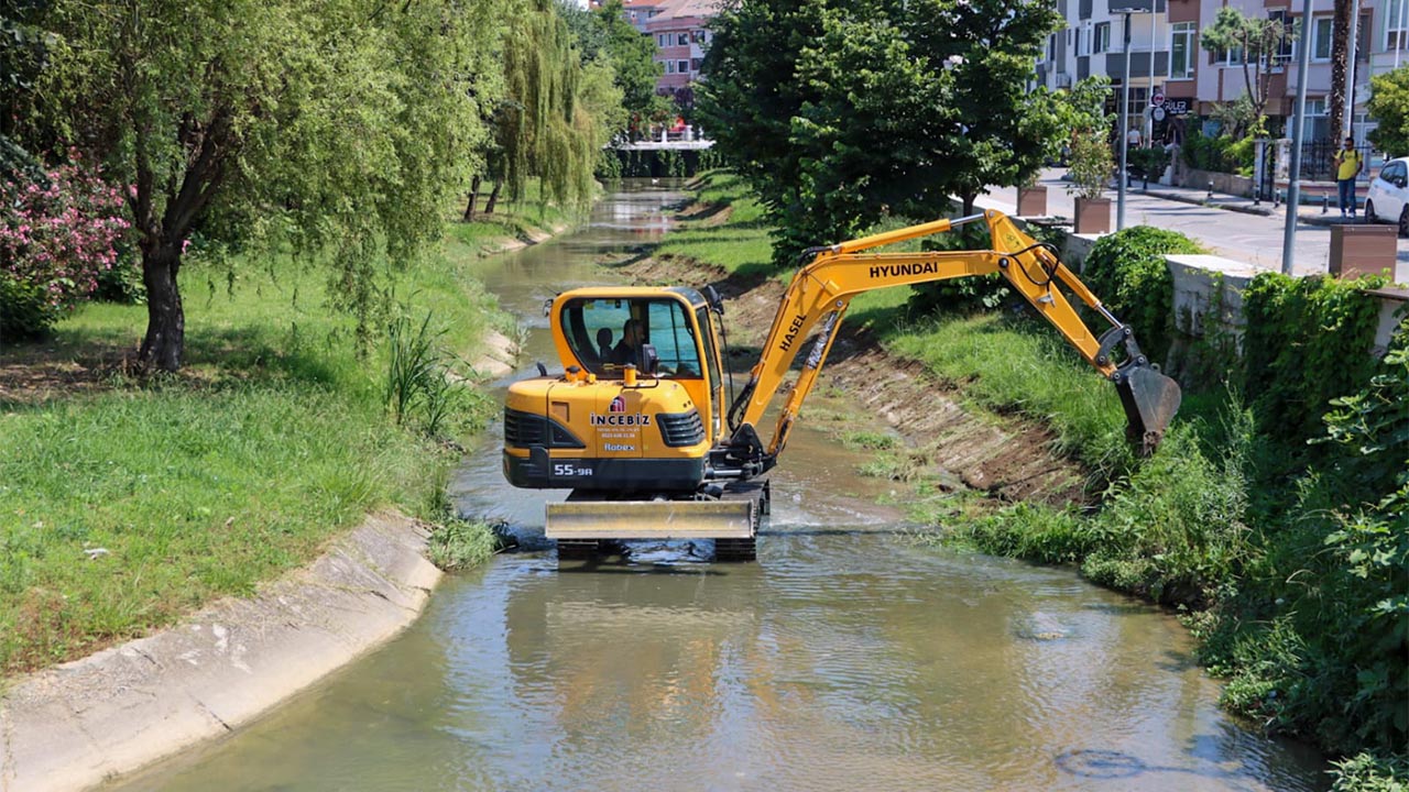 YALOVA BELEDİYESİ DERELERİ TEMİZLENİYOR2