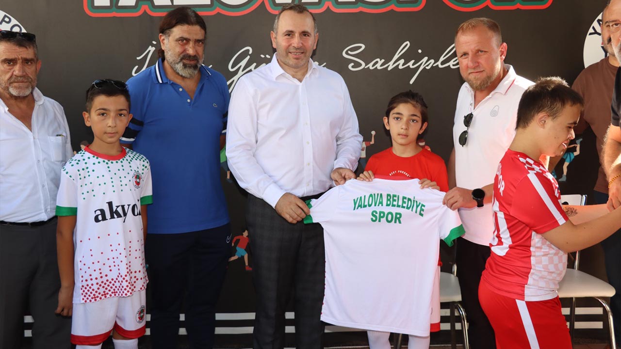 YALOVA BELEDİYESİ’NDEN YALOVASPOR’A MALZEME DESTEĞİ4