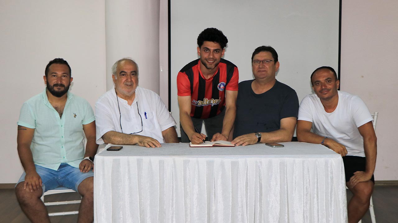 ÇİFTLİKKÖY BELEDİYESPOR'DAN TRANSFERDE 20 İMZA (2)