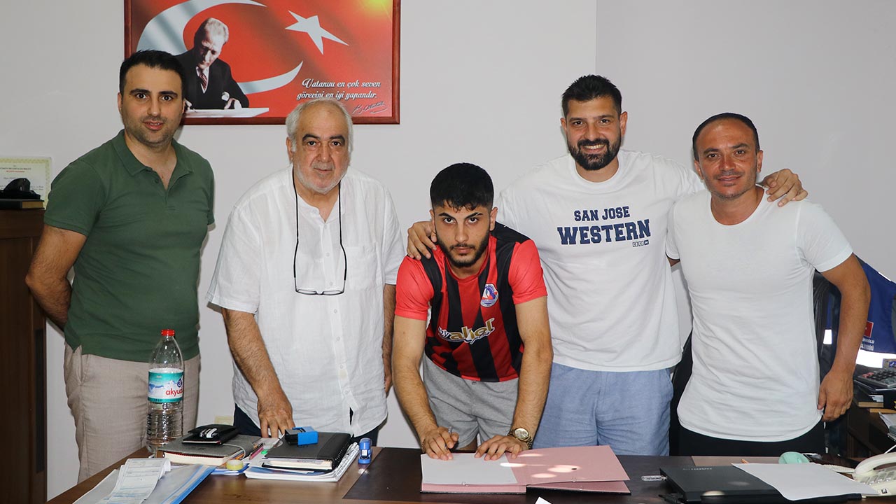 ÇİFTLİKKÖY BELEDİYESPOR'DAN TRANSFERDE 20 İMZA (3)