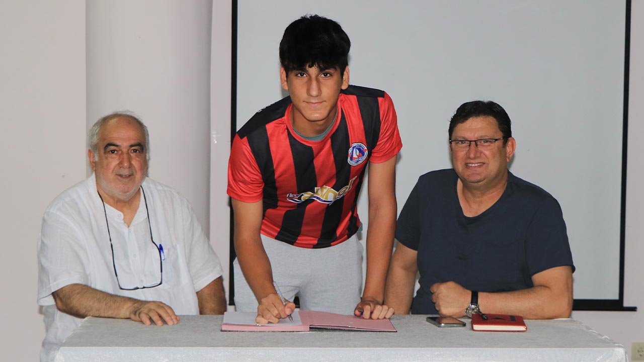 ÇİFTLİKKÖY BELEDİYESPOR'DAN TRANSFERDE 20 İMZA (5)