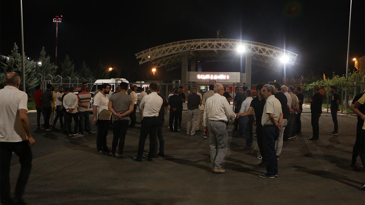 Eski bakan Kutbettin Arzu, memleketi Diyarbakır’da son yolculuğuna uğurlandı4