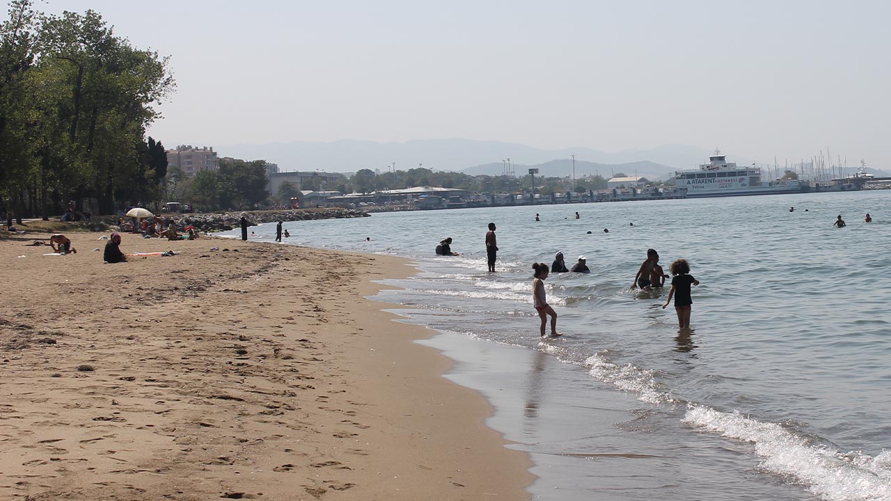 Yalova Denizi’nde Bugün Akasya Park Plajı ve Araştırma Halk Plajı Suyu Temiz mi9