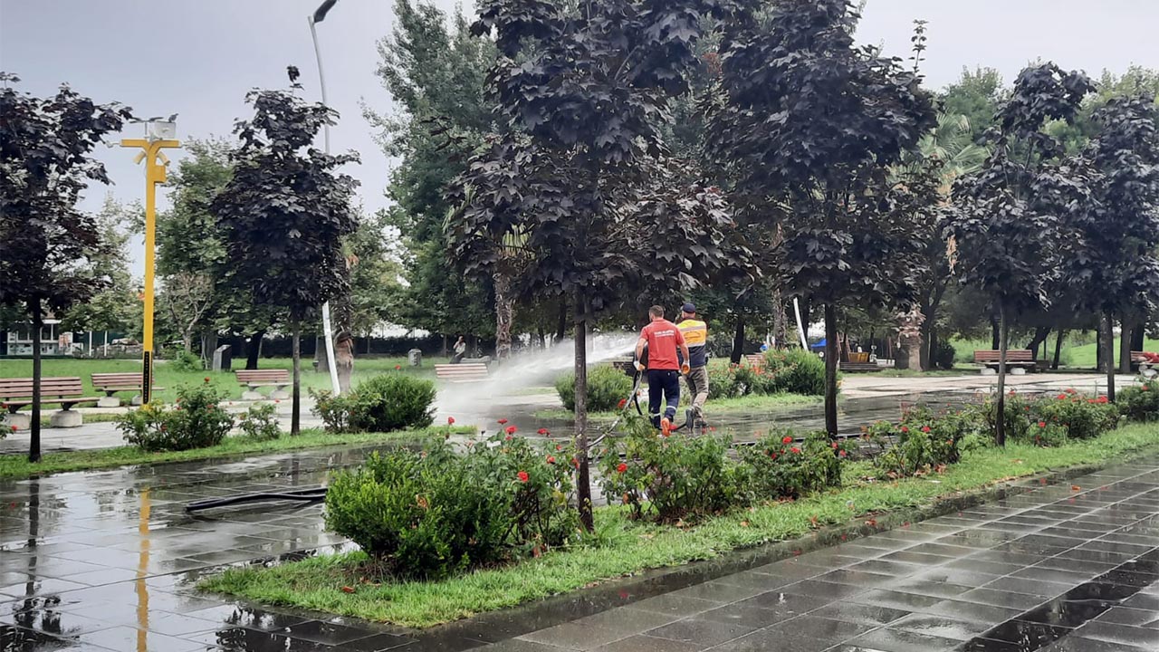 Güvercinli Park’ta sulama çalışması yaptılar (5)