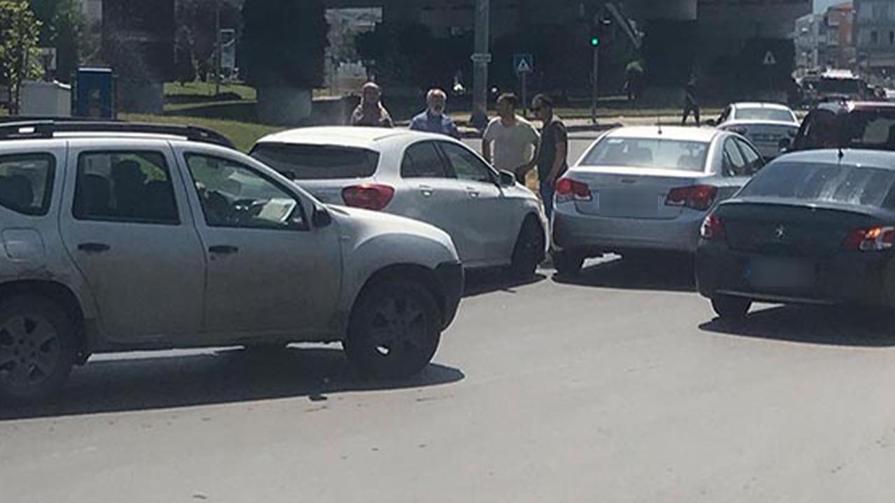 Yalova Dörtyol mevkiinde maddi hasarlı trafik kazası (2)