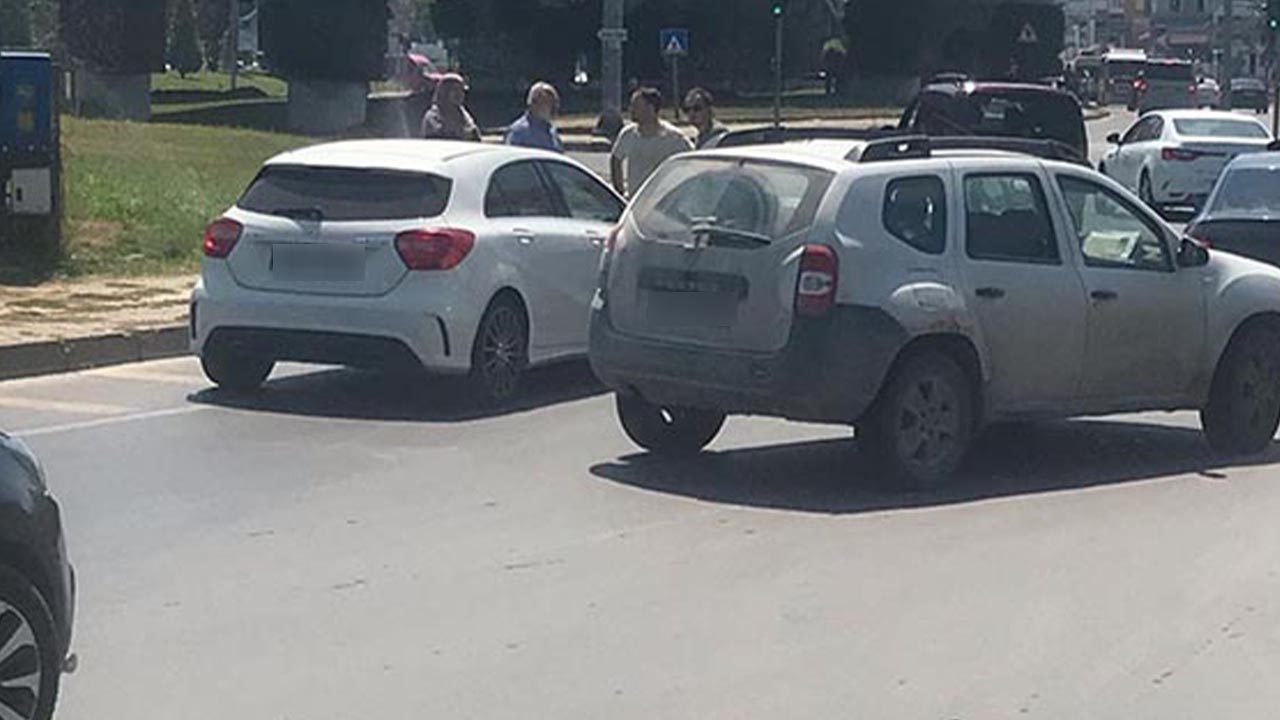 Yalova Dörtyol mevkiinde maddi hasarlı trafik kazası (3)