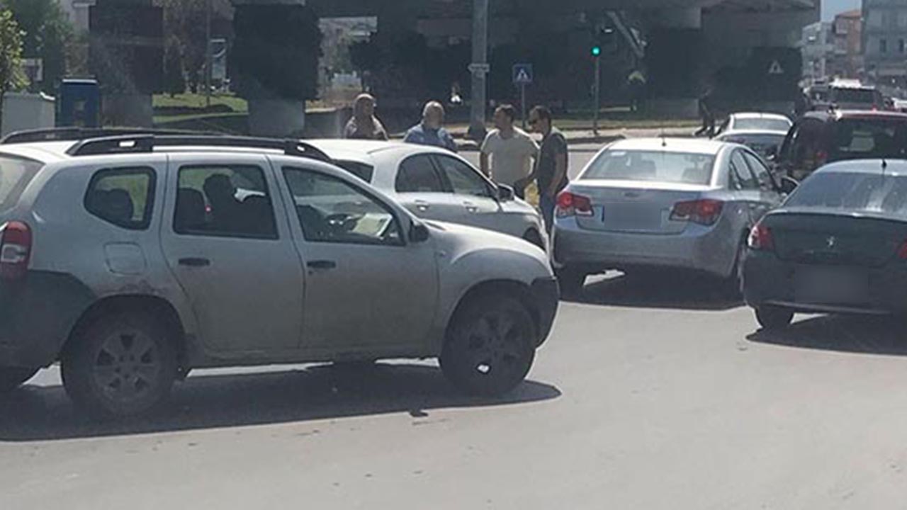 Yalova Dörtyol mevkiinde maddi hasarlı trafik kazası (4)