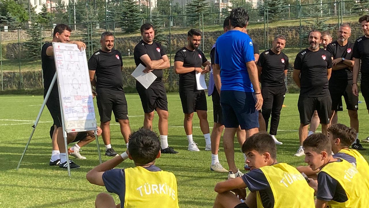 Murat Şimşek Antrenörlük Eğitimini Başarıyla Tamamladı (2)