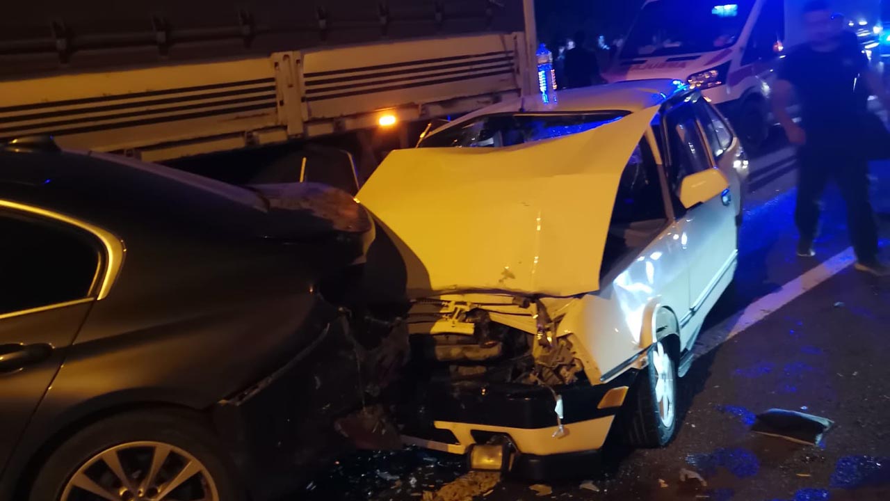 Altınova’da zincirleme trafik kazası (2)