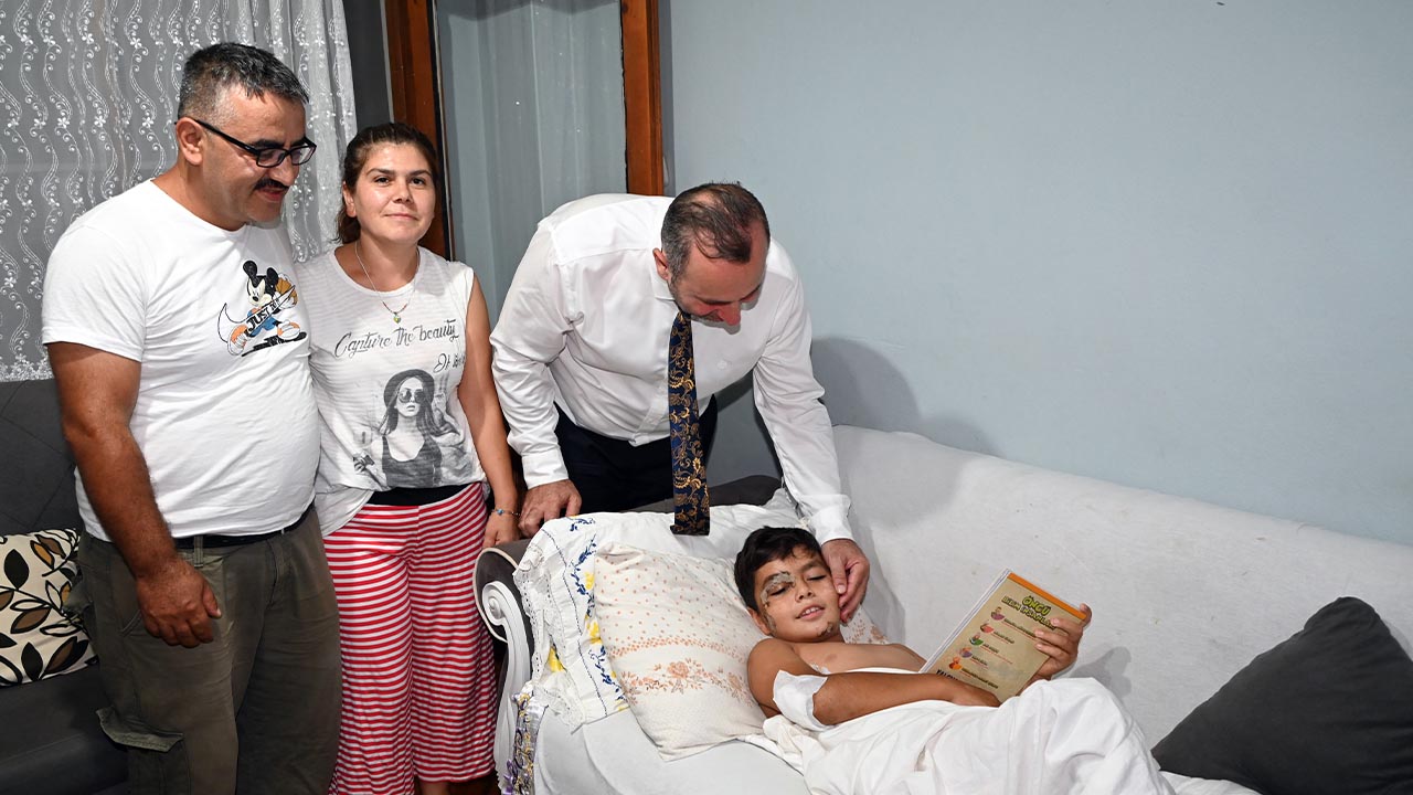 BAŞKAN TUTUK TRAFİK KAZASI GEÇİREN ÇOCUĞUN ÇAĞRISINA SESSİZ KALMADI-4