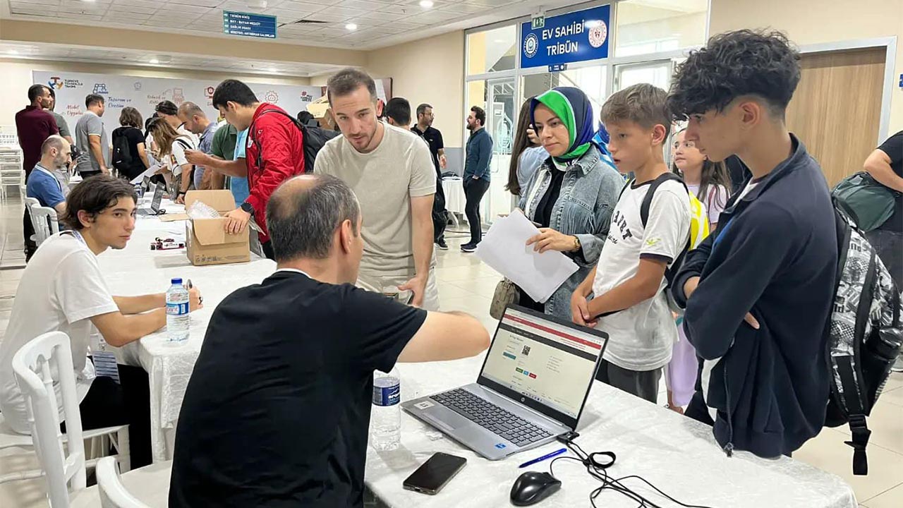 Yalova MEB Robot Yarışması’nda boy gösterdi (3)