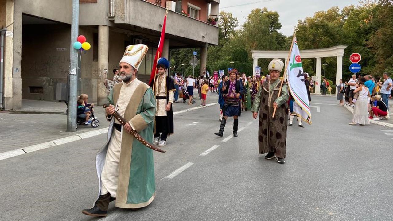 yalova-yafem-seyahat-sırbistan-gösteri (4)