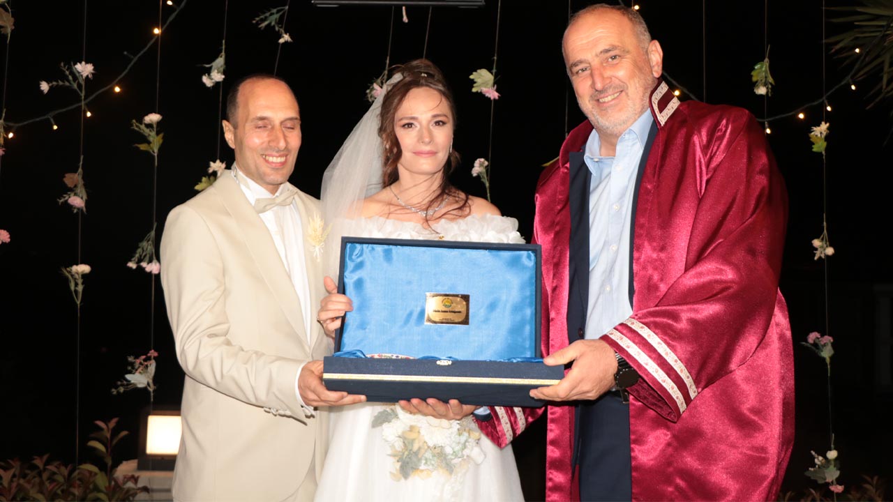 Nikâh cüzdanını Başkan Soyer’den aldı (3)-1