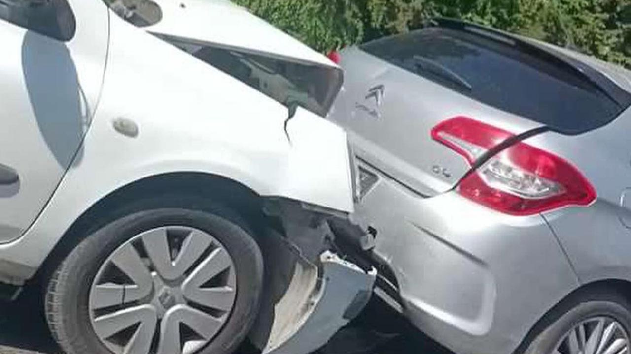 Yalova - Çiftlikköy Yolu üzerinde maddi hasarlı trafik kazası (5)