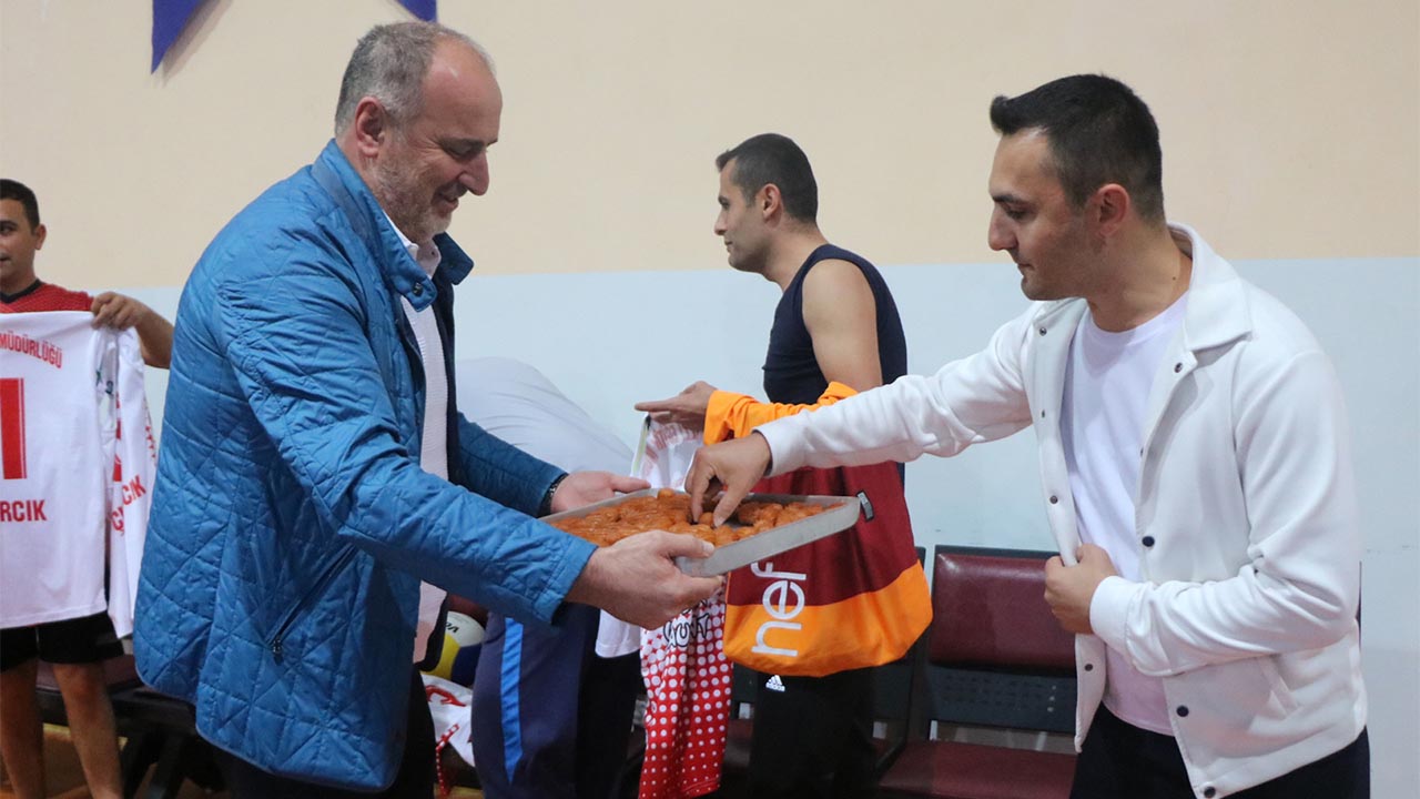 Yalova-Cinarcik-Belediye-Kaymakam-Voleybol-Turnuva-Cumhuriyet5