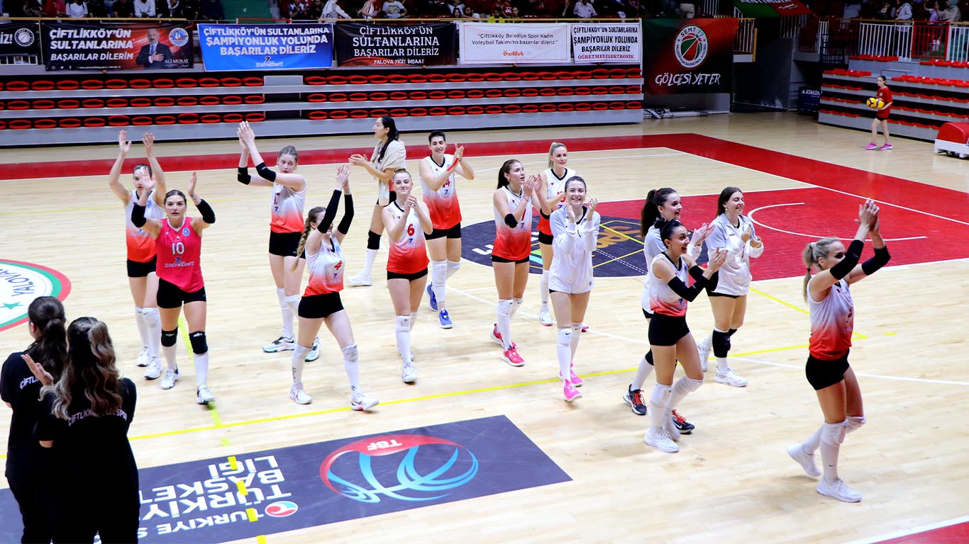 yalova- semt77- yalovaspor- ciftlikkoy- belediye- voleybol- kadın- derbi (1)